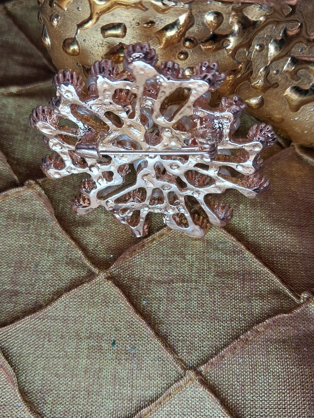 Faux Pearl & Rhinestone Starburst Brooch Pin (Goldtone) - Picture 6 of 8